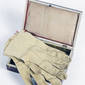 null - Gloves worn by Napoleon Bonaparte at Waterloo