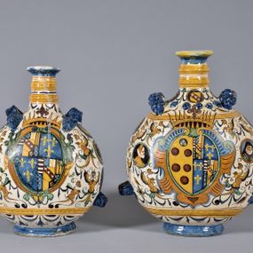 null - Pair of flasks "a grotesque on a white background" with the Medici-Lorraine coat of arms