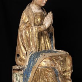 null - Skulptur, die die betende Madonna darstellt