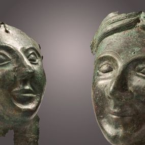 null - Female heads in bronze foil. Wagon lining
