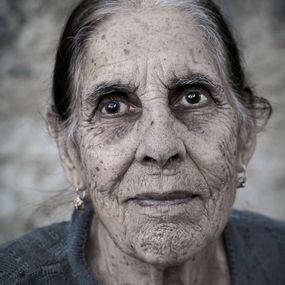 Nello Taietti - Anziana donna lulese dedita al servizio della chiesa