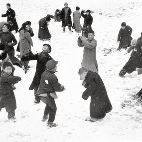[object Object] - Enfants jouant dans la neige
