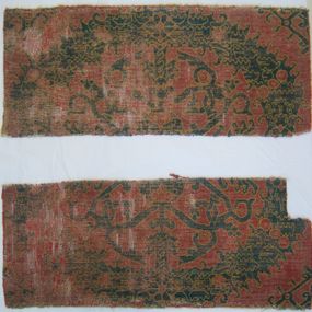 null - Due frammenti di tappeto a ghirlande
