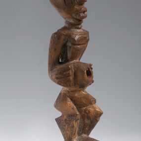 null - Sculpture depicting protective figures