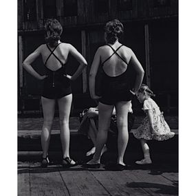 Ruth Orkin - Two women in bathing suits