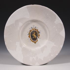 null - Dish with heraldic coat of arms of the Pappacoda Family in the middle