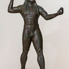 null - Statua bronzea di Zeus su capitello dorico in pietra