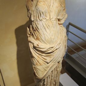 null - Fortuna statue