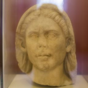 null - Female portrait on marble