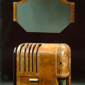 [object Object] - The radio is upside down. The voice is straight