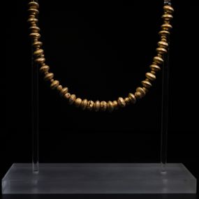null - Grani di collana in oro di forma lenticolare dalla tomba 604