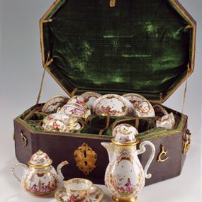 null - Travel set decorated with chinoiserie