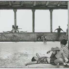 Henri Cartier-Bresson - Simiane-la-Rotonde, France