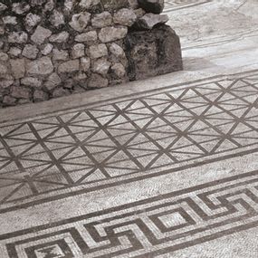 null - Mosaico con motivo a cancello e cornice con svastiche