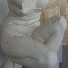 null - cast of statue, Aphrodite crouching