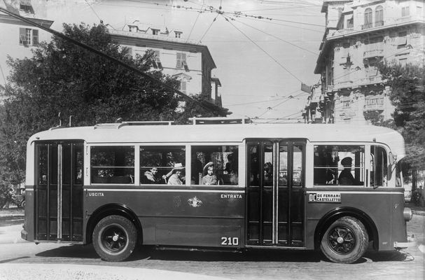 Two-axle trolleybus