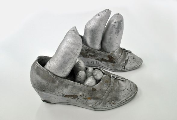 Yayoi Kusama - A pair of shoes
