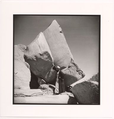 Étienne Sved - Egiziano ai piedi di una roccia