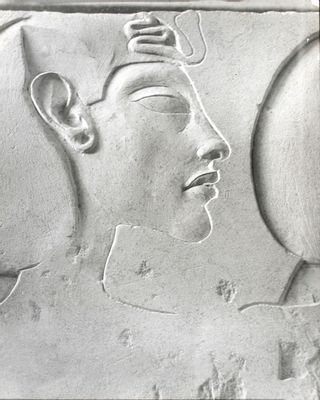 Étienne Sved - Bas-relief study of a royal head