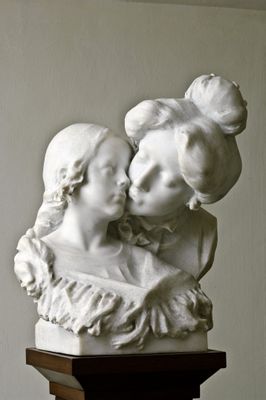 Materno Giribaldi - Mother kissing her daughter