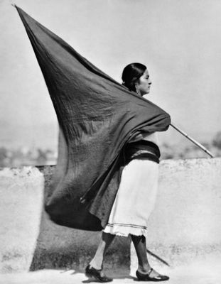 Tina Modotti - Woman with flag, Mexico