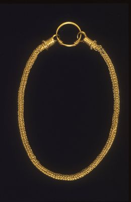 Multiple link gold necklace
