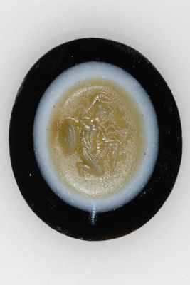Agate engraved with kneeling warrior with armor and shield