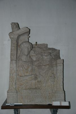 Stèle de Tattia Procula et de Publius Valerius Servolus
