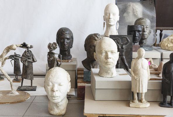 Elisabeth Hölzl - Foto dei busti e delle sculture di Gina Thusek
