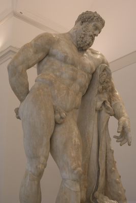 Statue d'Hercule Farnèse