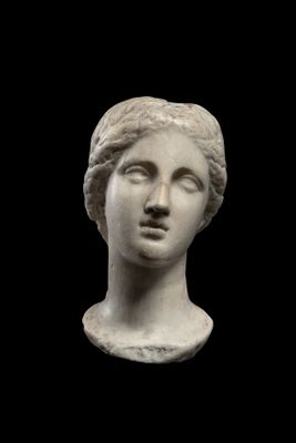 Tête de femme (Aphrodite ou princesse ptolémaïque)