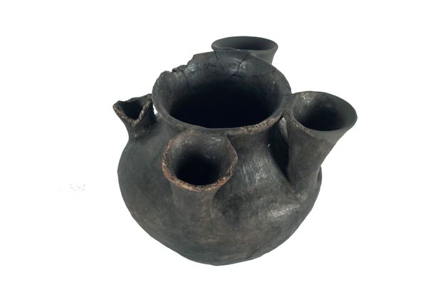Vase mit mehreren Mündungen aus dem Frassino-See