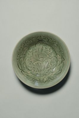 Bowl with peony motif