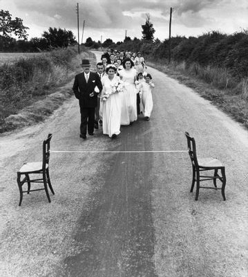 Robert Doisneau - Le ruban de la mariée