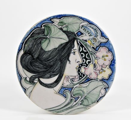 Galileo Chini - Disque avec profil féminin et fleurs