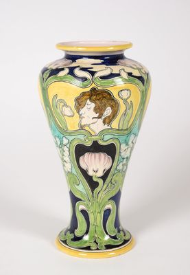 Galileo Chini - Vase avec visages féminins et fleurs