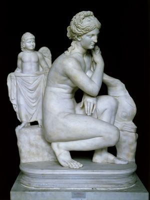 Estatua de Afrodita en cuclillas
