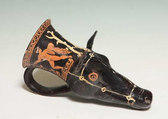 Rhyton apulo at the head of a deer