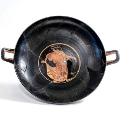 Red-figure kylix by the Attic potter Oltos