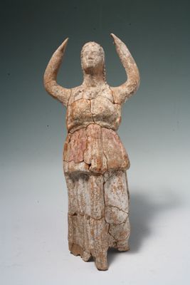 Statuette d'une femme en prière