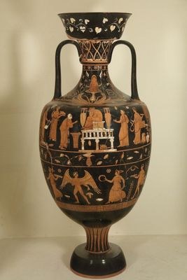 Amphora by the painter Varrese