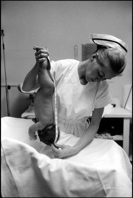Eve Arnold - First 5 minutes of a newborn's life