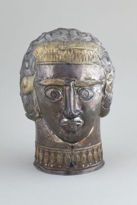 Head from the princely tomb of Peretu