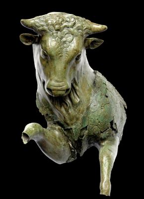 Statua di toro cozzante da Sibari, località Casa Bianca