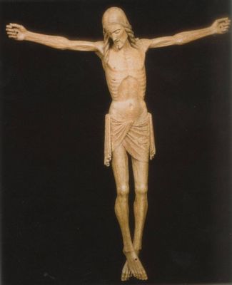 Crucifijo tallado, réplica de un original en madera jacobina de Ormea