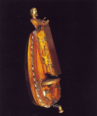 Ghironda in legno scolpito e decorato