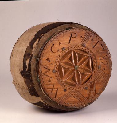 Wood bobbin engraved and decorated with Alpine rose