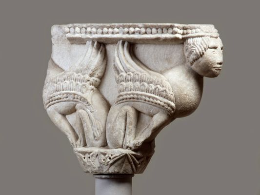 Crutch-shaped capital adorned with winged Sphinxes