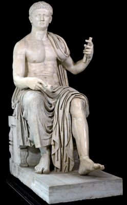 Kolossale sitzende Statue des Kaisers Claudius