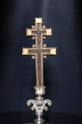 Cross-reliquary with double crossbar